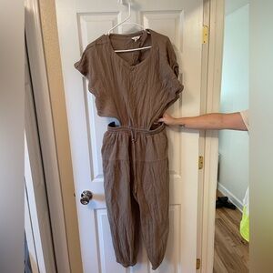 Backless linen jumpsuit